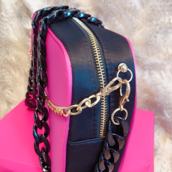 Prada cosmetic pouch &Chain - Picture 2 of 6